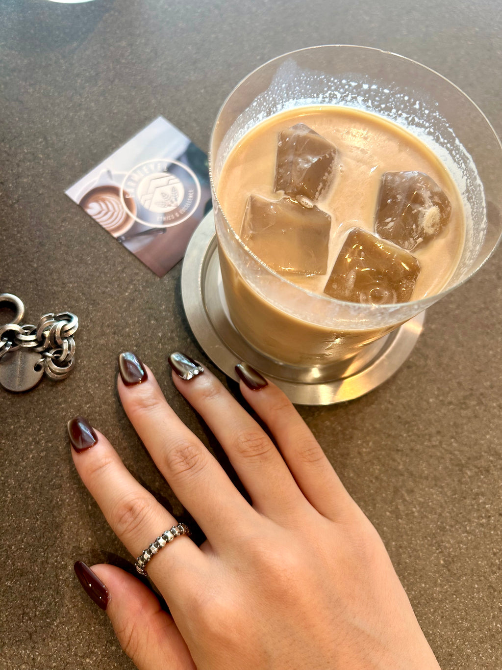 Soft Command / No.06 – 落ち着きと洗練を兼ねた深みブラウンネイル