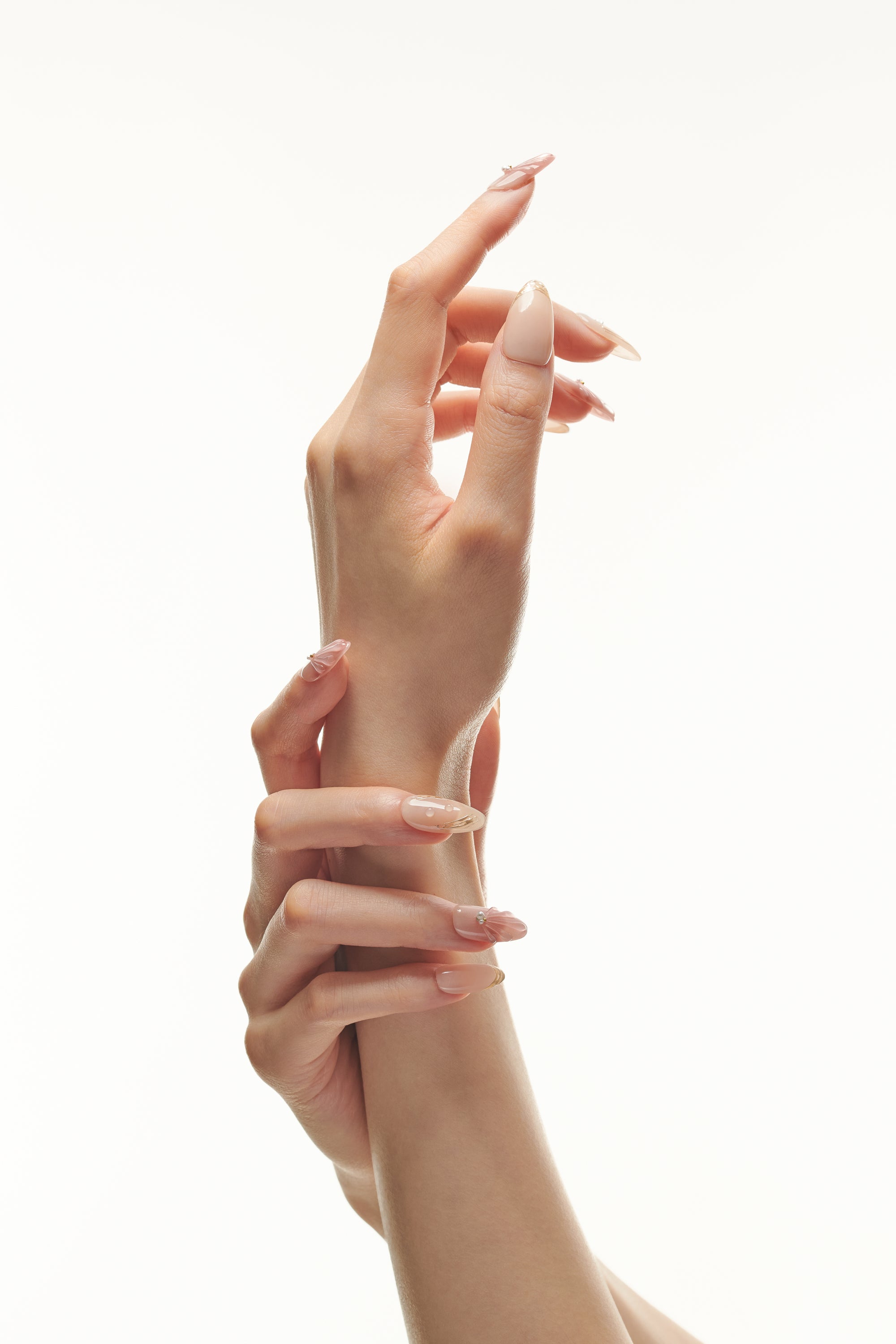 Shell Study / No.18 – Almond Nails with Sculpted Shell and Pearl Detail