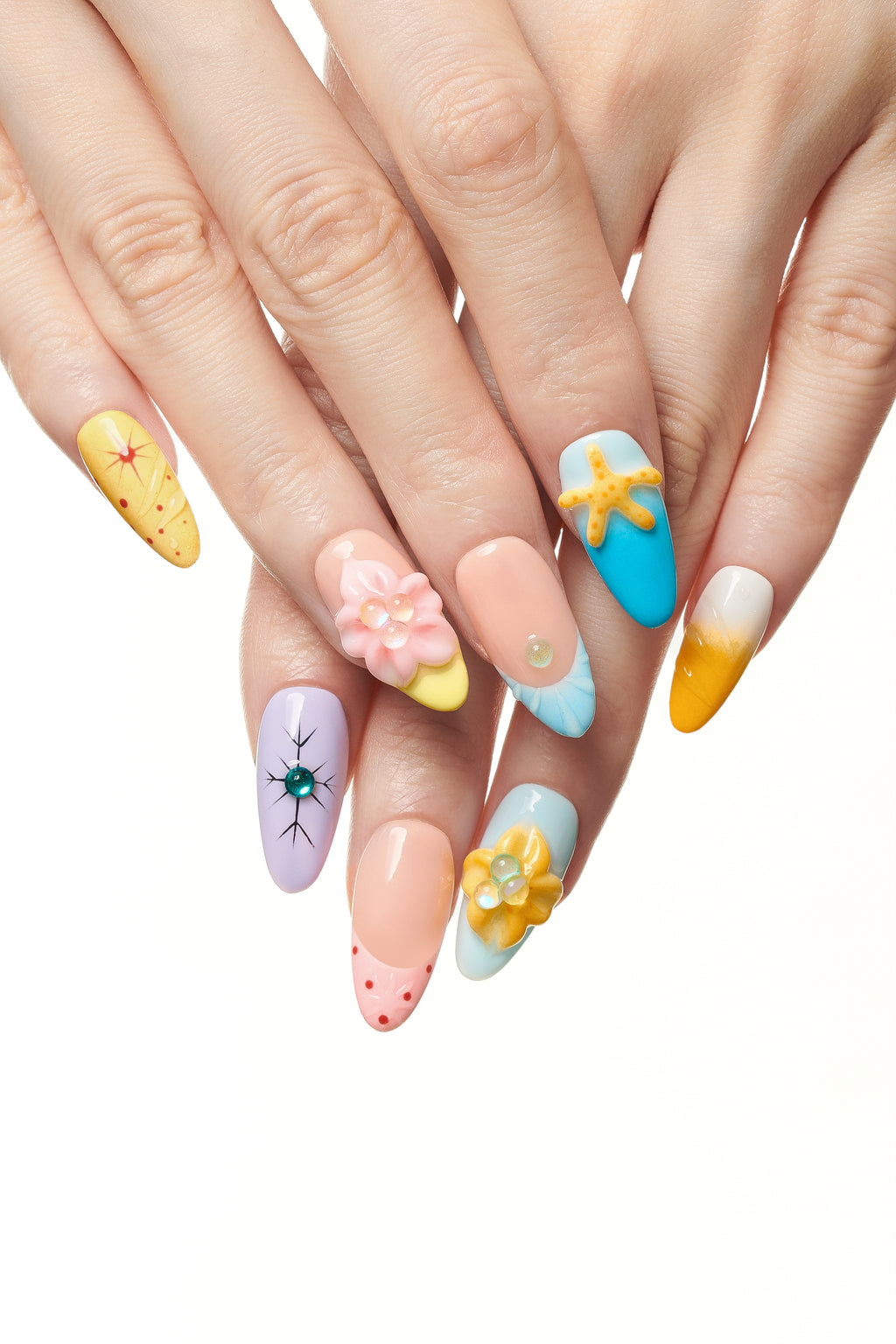 Summer Keepsakes / No.21 — サマーディテールのカラフルミディアムアーモンドネイル