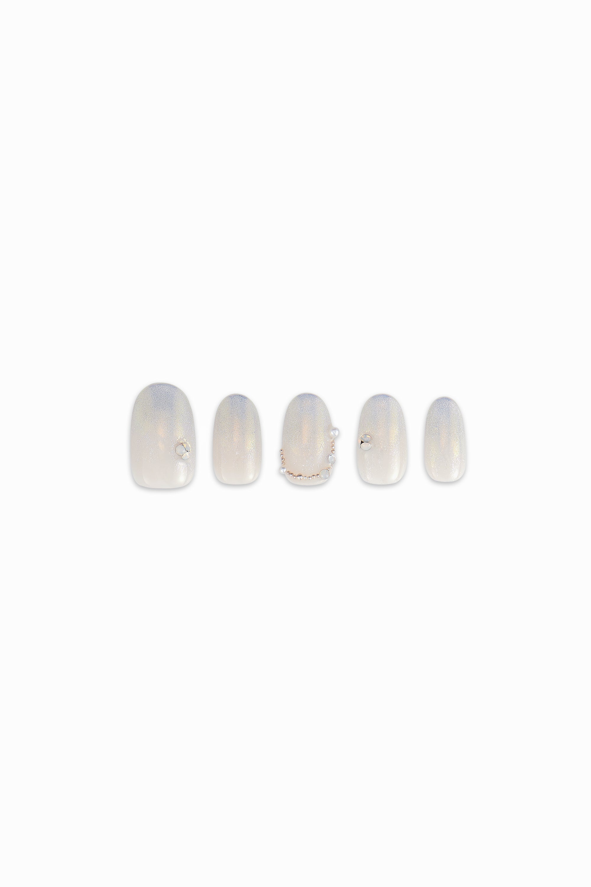 Low Beam / No.12 – Silver & Pearl Glitter Nails in a Natural Square Shape